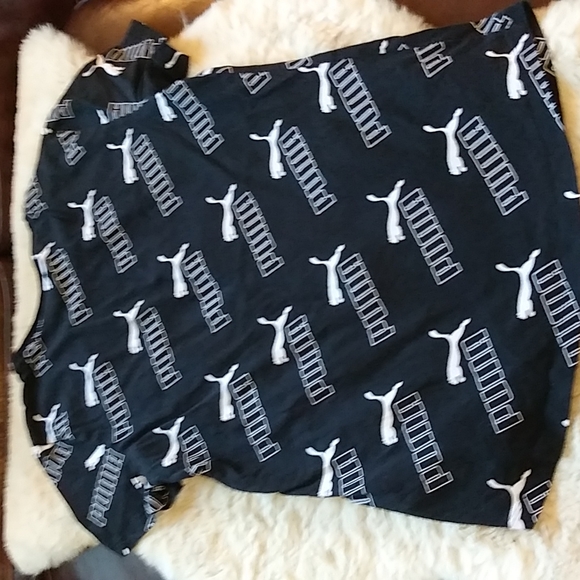 EUC. Puma t-shirt size medium black and white logo. - Picture 3 of 5